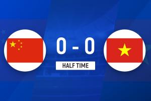 中场战报：U16国足以0-0战平越南U16，陈政飞制造点球却错失良机，王庭明头球击中门柱未果