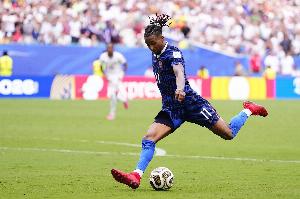 法国战神奥利塞再创辉煌，继97年德约卡夫后成为首人，前27战狂揽18球壮举