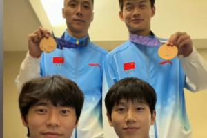 热烈祝贺！余望、胡荷韬、刘浩帆、于大宝联袂演绎手势舞盛典