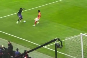 秀！实拍：亚马尔插花脚过人送传中，戈登小角度破门