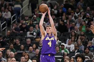 夸梅·布朗感叹：克内克特实力胜过布朗尼却遭解约，沦为NBA人情冷暖的牺牲者