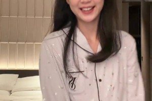 女篮卓识睡衣出镜跳忘情摇，这画面谁顶得住？网友：爱了爱了